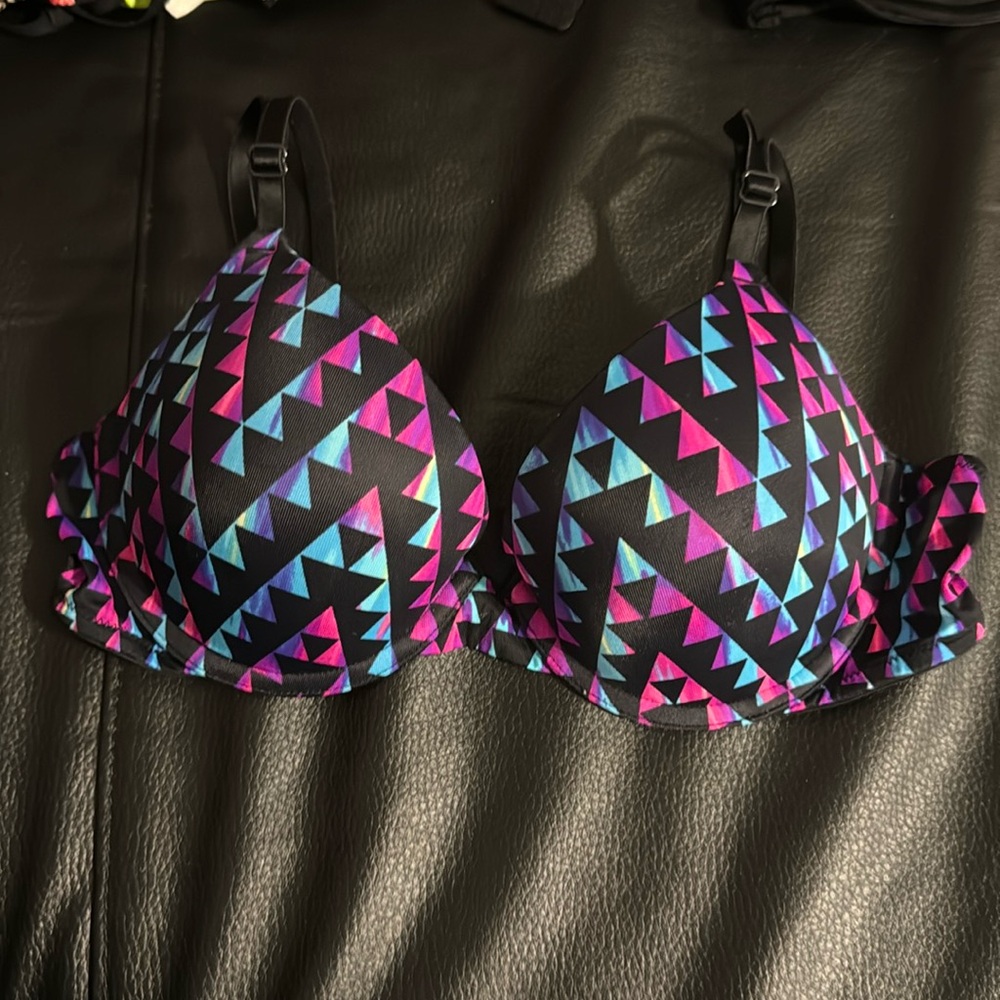 PINK Wear Everywhere Push Up Bra! Size:34B Condition: Like new, only worn once!